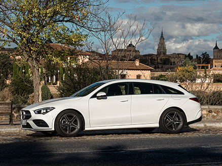 mercedes benz CLA-SB-438x328